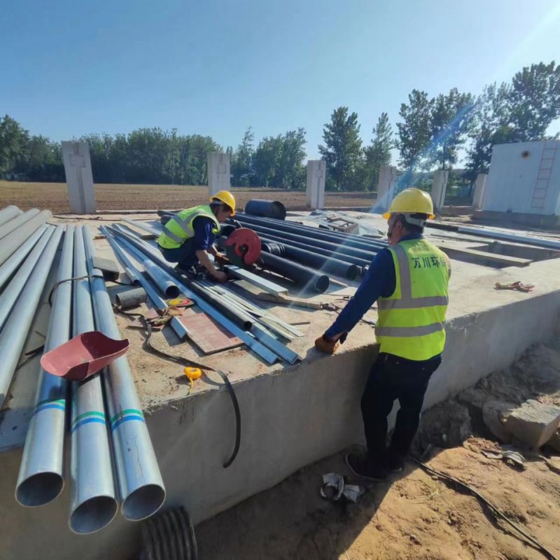 烈(lie)日高溫 萬(wan)川環(huán)保員工(gong)奮戰(zhàn)工地保進(jìn)度